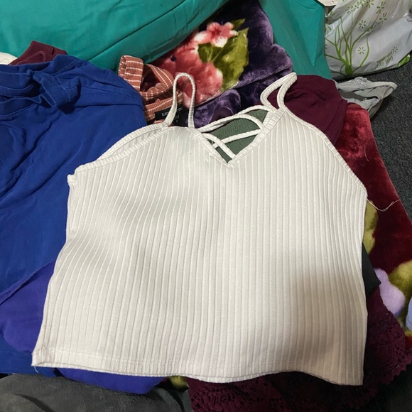 White crop top - Picture 2 of 2
